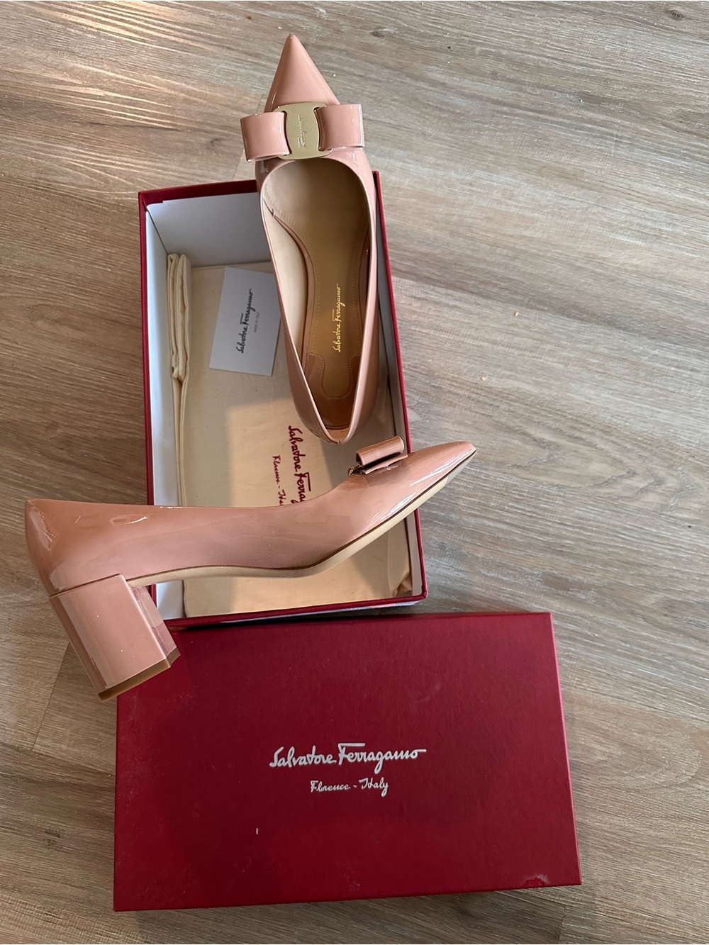 NEW Salvatore Ferragamo Pink Vara Bow Pointed-Toe Pumps - Picture 4 of 7